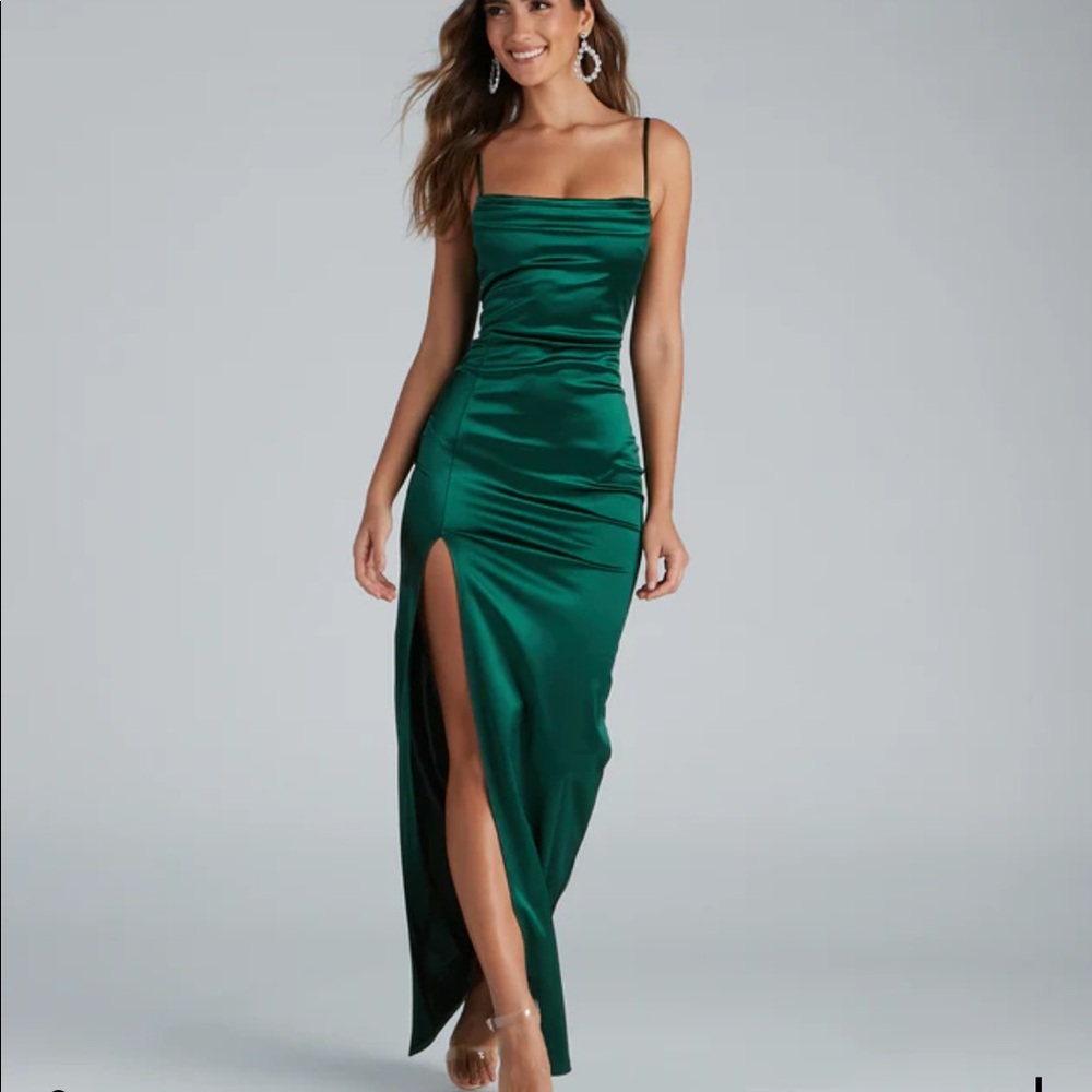 (NWT) Windsor Lala High Slit Satin Formal Dress